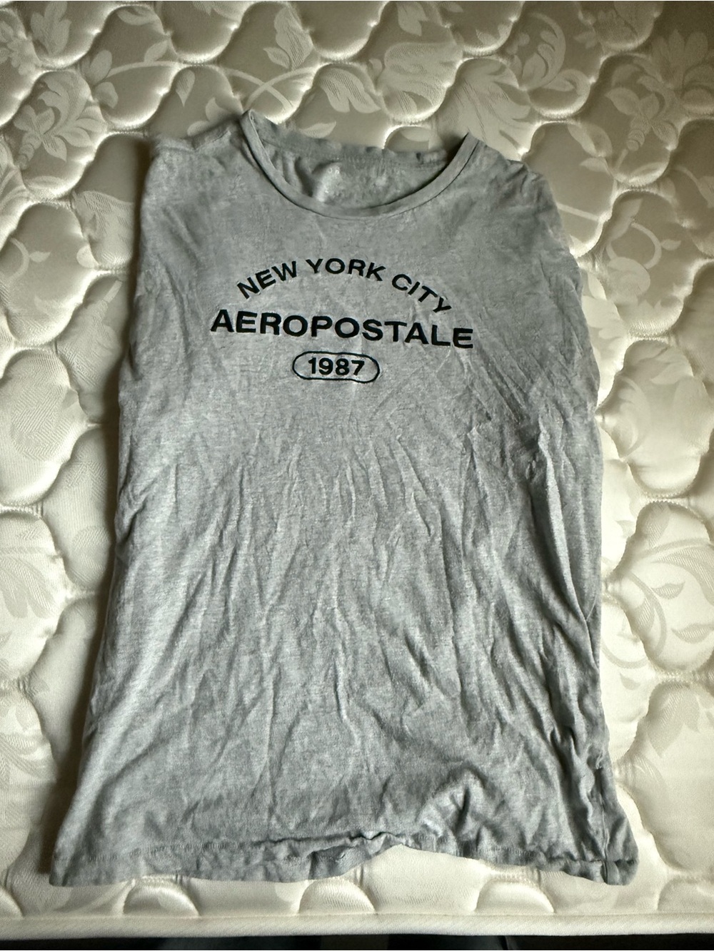 Aeropostale Light Gray Graphic Tee - New York City 1987
